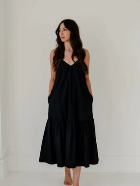 Sleeveless Black Maxi Dress with V-Neck and Tiered Hem